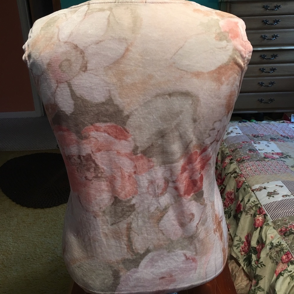 Watercolor Shell Top - Picture 2 of 6